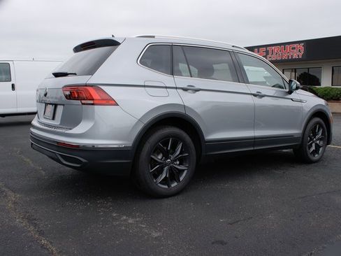 Used 2024 Volkswagen Tiguan SE image 3