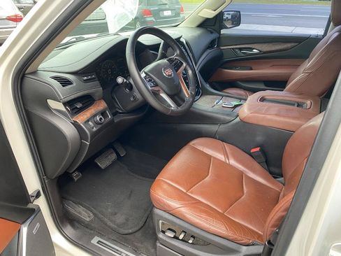 Used 2015 Cadillac Escalade Luxury RWD image 14