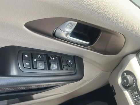 Used 2017 Chrysler Pacifica Touring-L FWD image 26