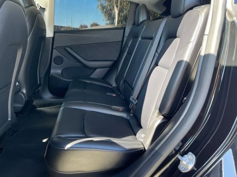 Used 2021 Tesla Model Y Long Range AWD/4WD image 21