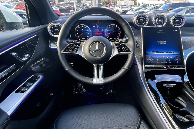 Used 2026 Mercedes-Benz GLC 300 4MATIC image 4