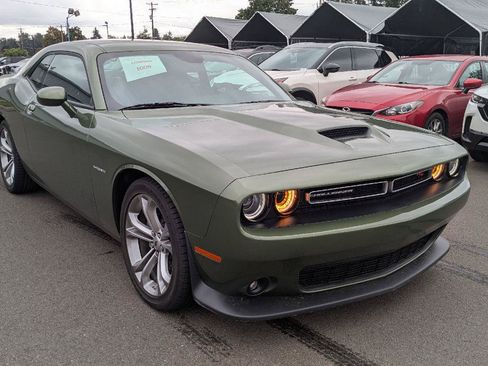 Used 2022 Dodge Challenger R/T RWD image 4