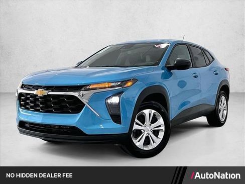 Used 2025 Chevrolet Trax LS FWD image 1
