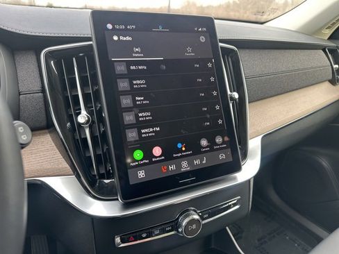 Certified 2025 Volvo XC90 B5 Plus image 23