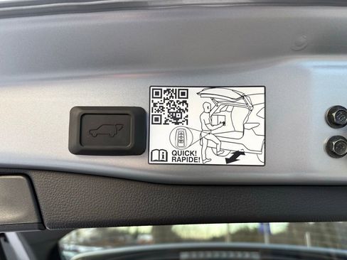 New 2025 Toyota RAV4 Limited image 18