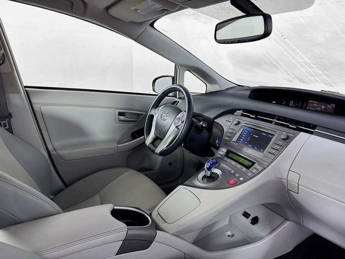 Used 2015 Toyota Prius Five image 30