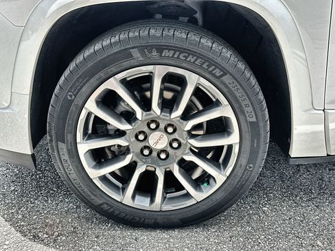 Used 2021 GMC Acadia Denali w/ Denali Technology Package FWD image 14