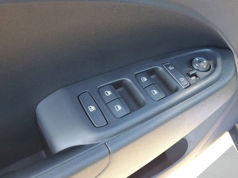 Certified 2025 Hyundai Venue SEL FWD image 15