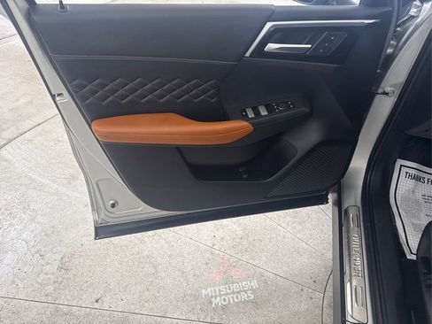 Used 2023 Mitsubishi Outlander SEL FWD image 39