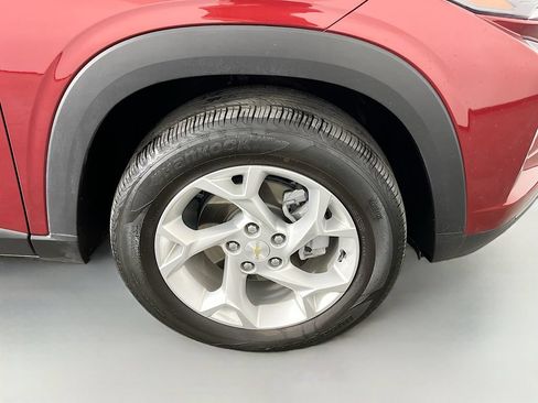 Used 2025 Chevrolet Trax LS w/ LS Convenience Package FWD image 34