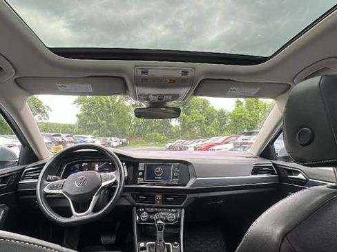 Used 2023 Volkswagen Jetta SE w/ Panoramic Sunroof Package FWD image 16