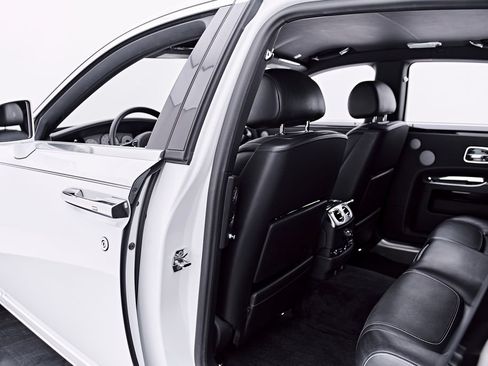 Used 2018 Rolls-Royce Ghost RWD image 41