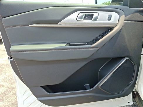 New 2025 Ford Explorer Active w/ Active Comfort Package image 9