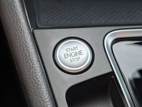 Used 2019 Volkswagen Jetta SEL Premium FWD image 28
