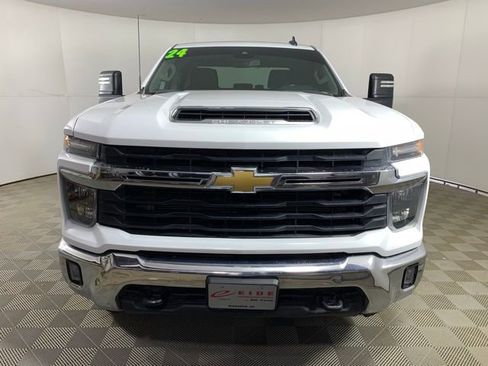 Used 2024 Chevrolet Silverado 2500 LT AWD/4WD image 4