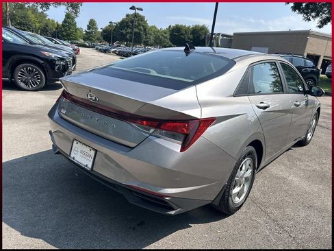 Used 2023 Hyundai Elantra SE FWD image 7