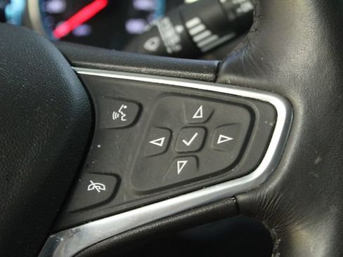 Used 2018 Chevrolet Equinox Premier FWD image 17