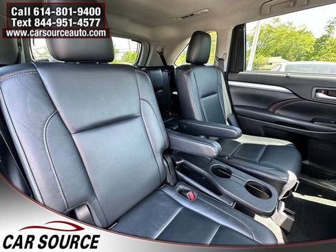 Used 2017 Toyota Highlander XLE AWD/4WD image 30