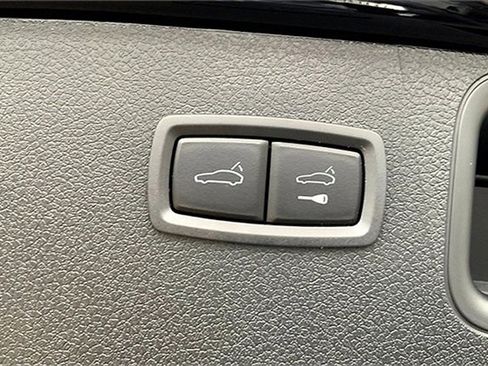 New 2025 Porsche Macan image 21