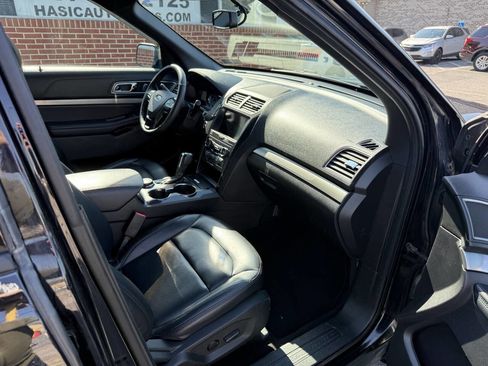 Used 2019 Ford Explorer XLT w/ Equipment Group 202A image 23