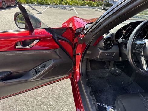 Used 2021 MAZDA MX-5 Miata Club image 22