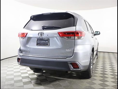 Used 2019 Toyota Highlander Limited Platinum AWD/4WD image 5