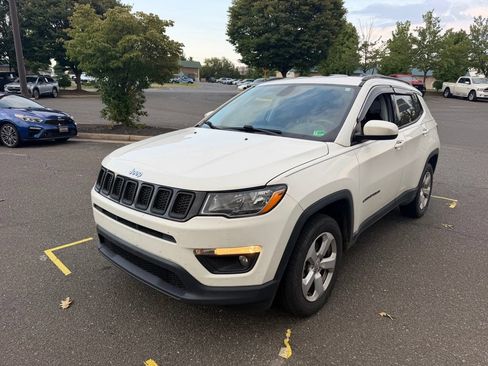 Used 2018 Jeep Compass Latitude w/ Safe & Security Group AWD/4WD image 3