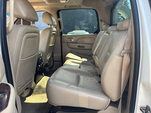 Used 2011 Cadillac Escalade EXT Premium image 7