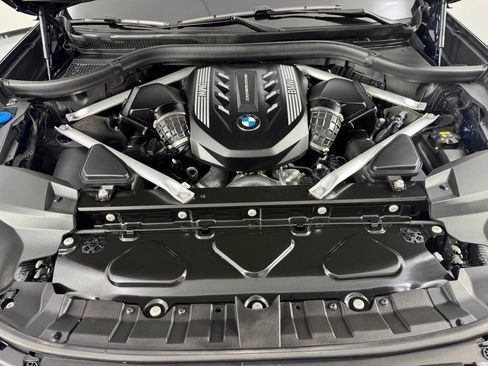 Used 2021 BMW X7 M50i w/ Dynamic Handling Package AWD/4WD image 9
