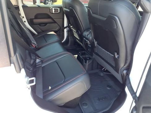 Used 2025 Jeep Gladiator Rubicon w/ Convenience Group AWD/4WD image 28