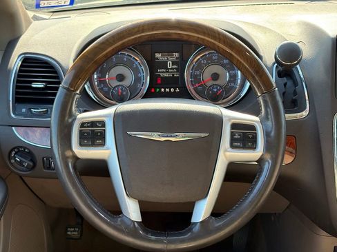 Used 2015 Chrysler Town & Country Limited Platinum w/ Trailer Tow Group image 36