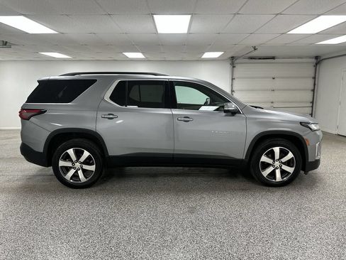 Used 2023 Chevrolet Traverse LT w/ LT Premium Package AWD/4WD image 9