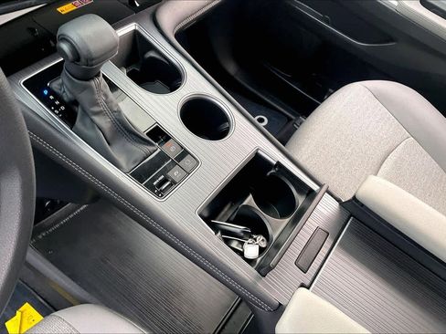 Used 2025 Toyota Sienna LE w/ LE Plus Package image 16