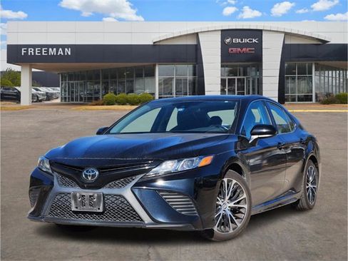 Used 2019 Toyota Camry SE image 1