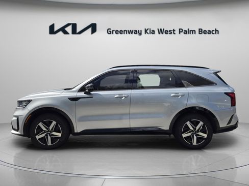 Used 2021 Kia Sorento S w/ Panoramic Sunroof Package image 4
