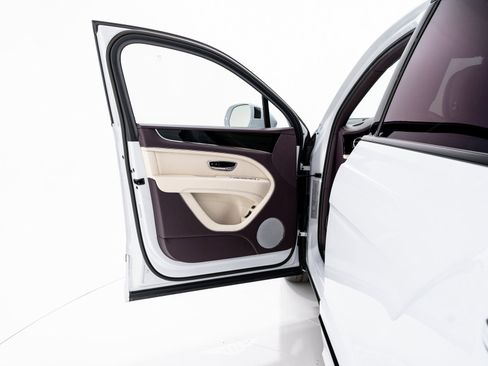 Certified 2023 Bentley Bentayga Extended Wheelbase image 10