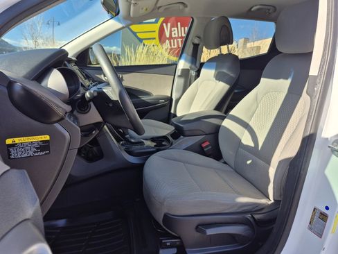 Used 2018 Hyundai Santa Fe Sport image 2