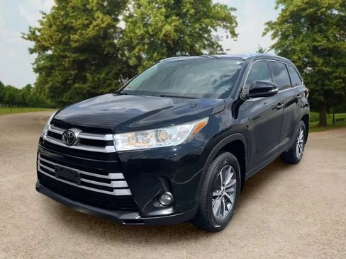 Used 2017 Toyota Highlander XLE AWD/4WD image 4