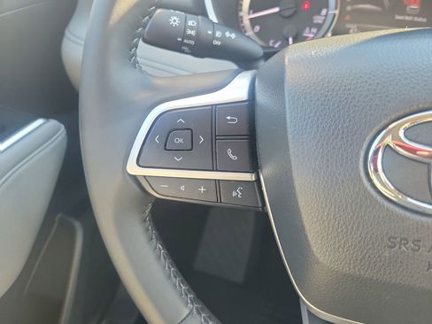 Certified 2023 Toyota Highlander XLE image 24