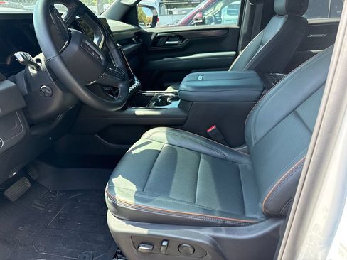 Used 2025 GMC Yukon AT4 AWD/4WD image 7
