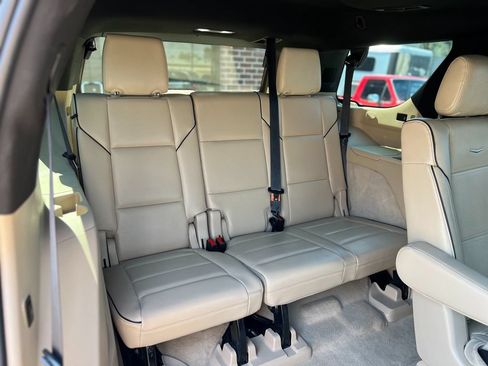 Used 2021 Cadillac Escalade Premium Luxury AWD/4WD image 32
