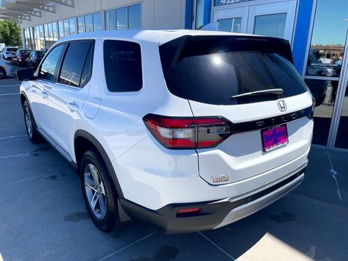 Used 2024 Honda Pilot EX-L image 2