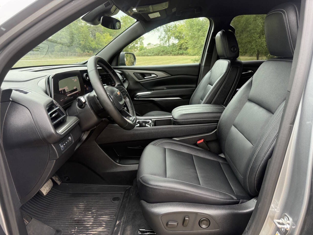 Used 2026 Chevrolet Traverse LT w/ LPO, Floor Liner Package AWD/4WD image 9