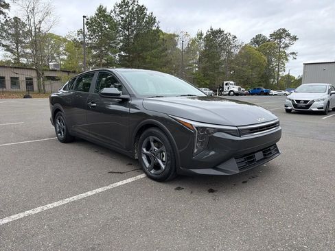 Used 2025 Kia K4 FWD image 3