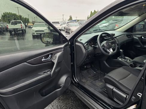 Used 2018 Nissan Rogue S AWD/4WD image 18