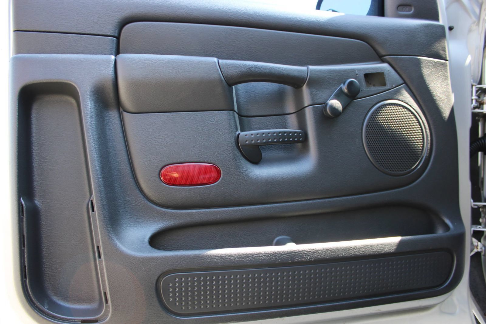 Used 2004 Dodge Ram 1500 Truck ST RWD image 12