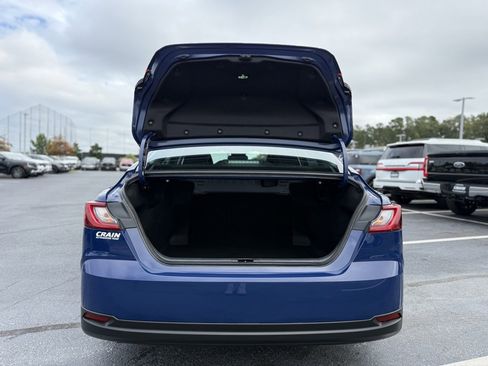 Used 2025 Toyota Camry SE image 7