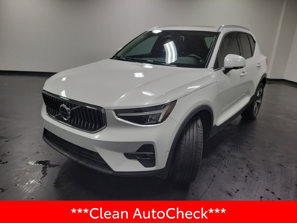 Used 2024 Volvo XC40 B5 Plus AWD/4WD image 4