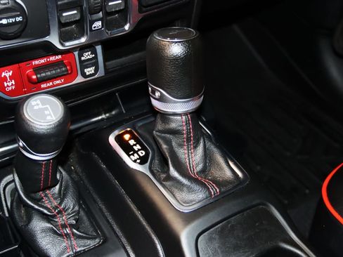 Used 2021 Jeep Gladiator Rubicon w/ Dual Top Group AWD/4WD image 57