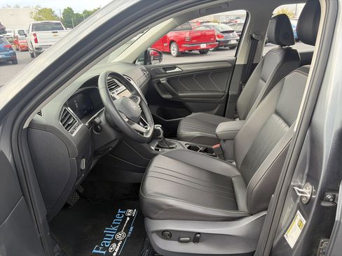 Used 2024 Volkswagen Tiguan SE AWD/4WD image 17